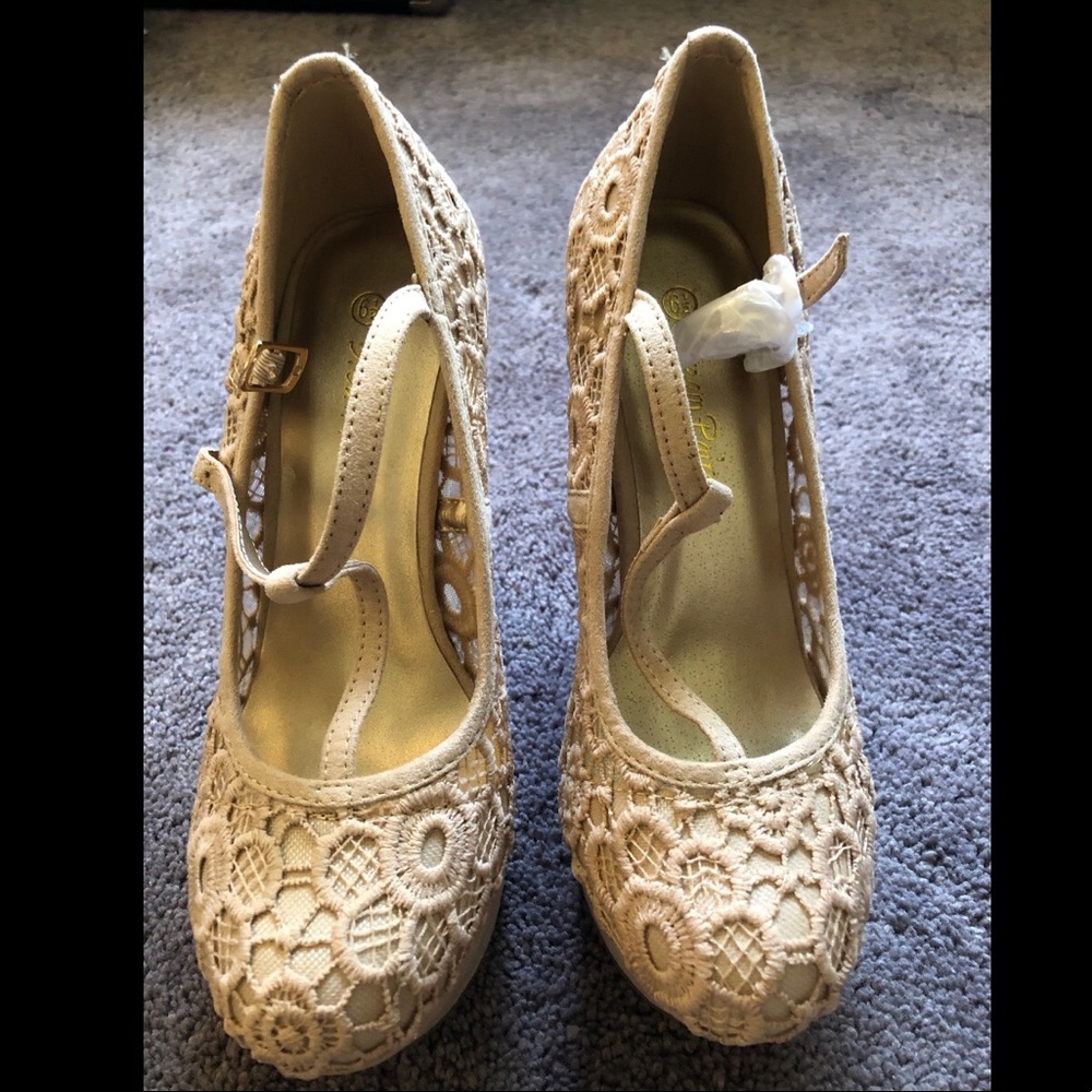 NWOBDream Pairs Mary Jane Platform Wedges in Beige - Picture 3 of 4